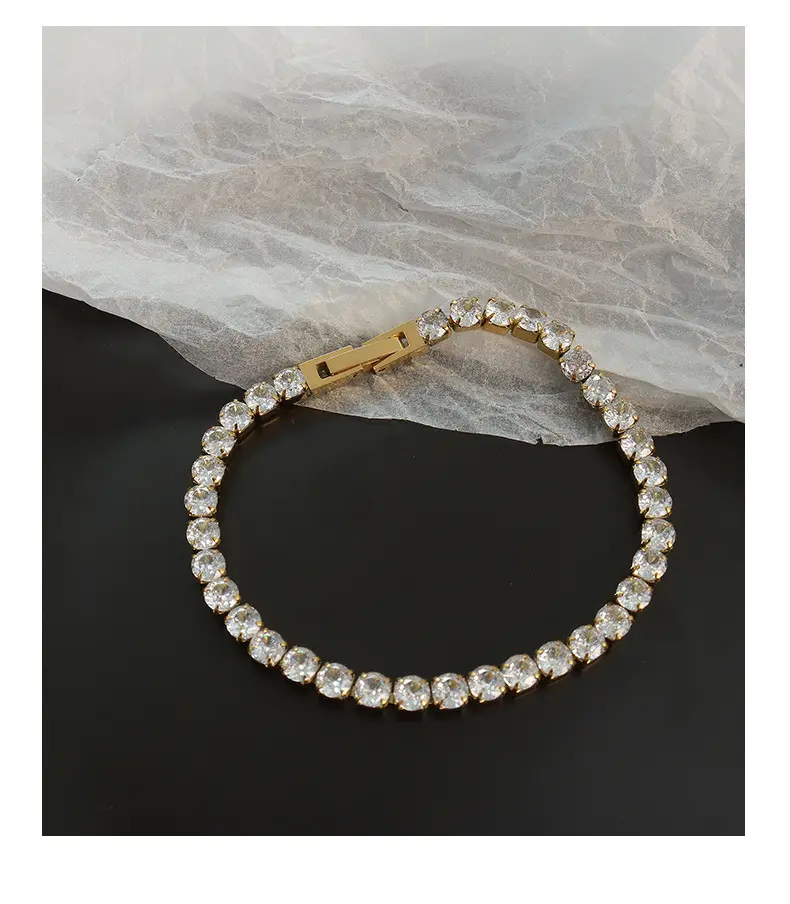 Elegant 18K Gold Tennis Bracelet